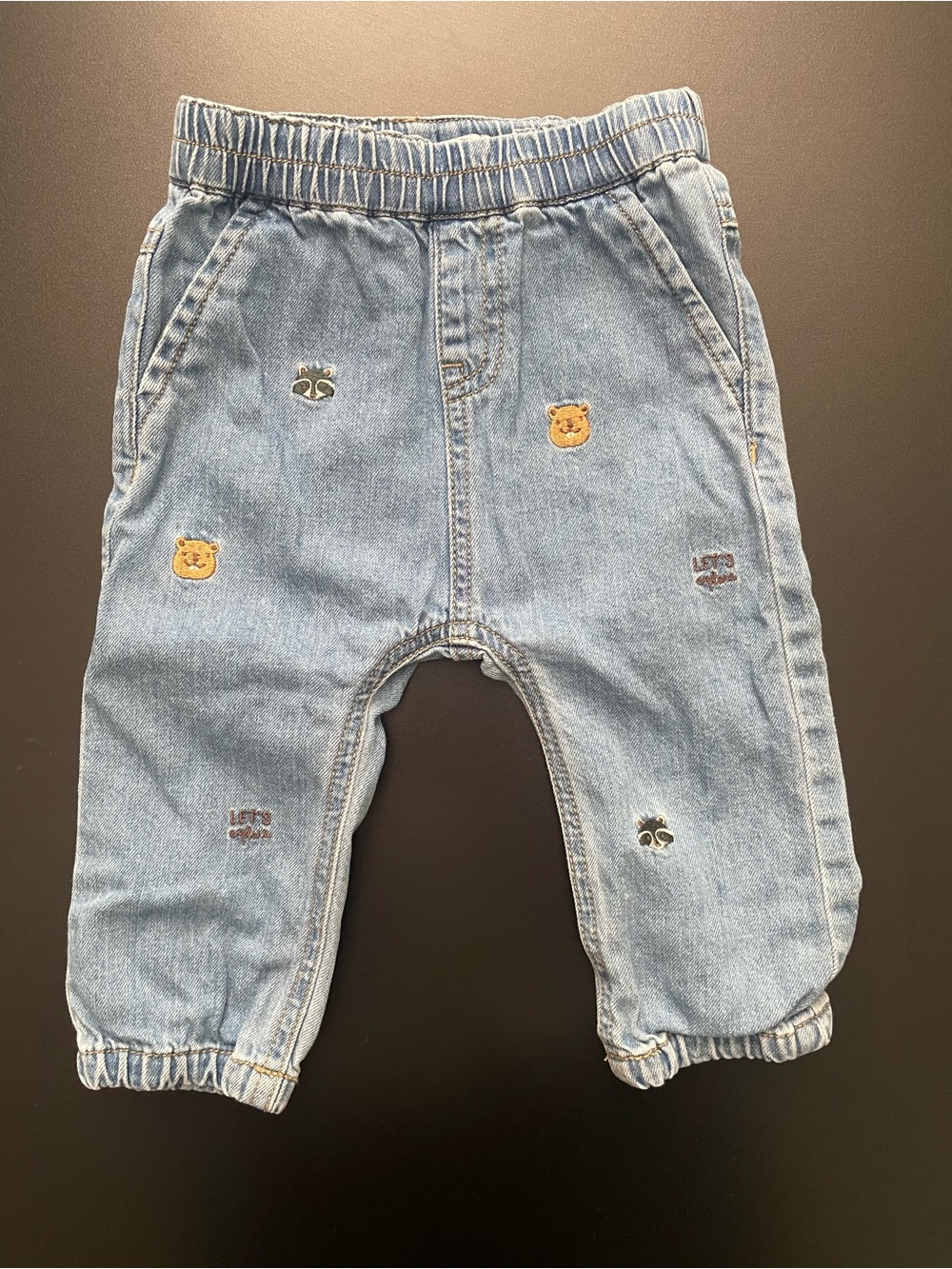 Blue Jeans with embroidered animals Fits 3-6 mo. 🦝 🦫